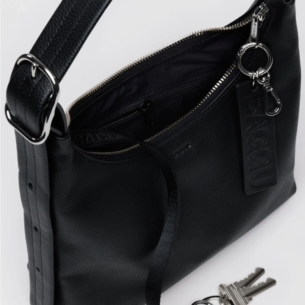 BAGGU Mini Recycled Leather Shoulder Bag
Black NWT NEW WITH TAGS - Picture 4 of 7